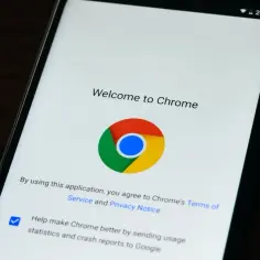 Ekran powitalny Google Chrome po aktualizacji. Widoczny jest kolorowy logotyp przeglądarki i tekst "Welcome to Chrome".