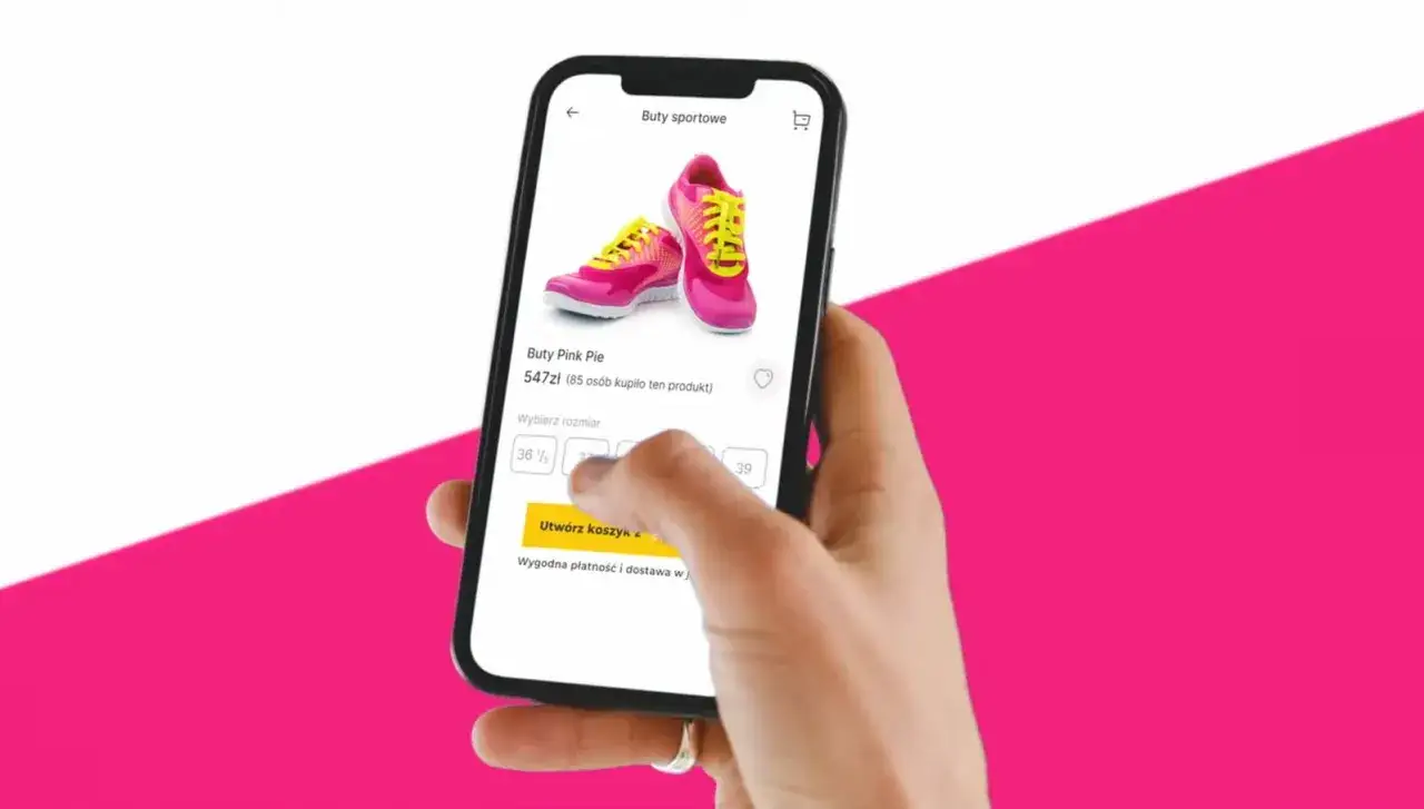 Dłoń wybiera rozmiar butów na smartfonie. Wygodna płatność i dostawa w InPost Pay co to?
