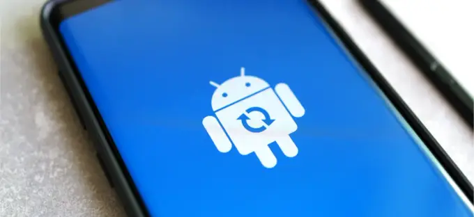 Aktualizacje Androida bez chaosu - co naprawdę warto instalować